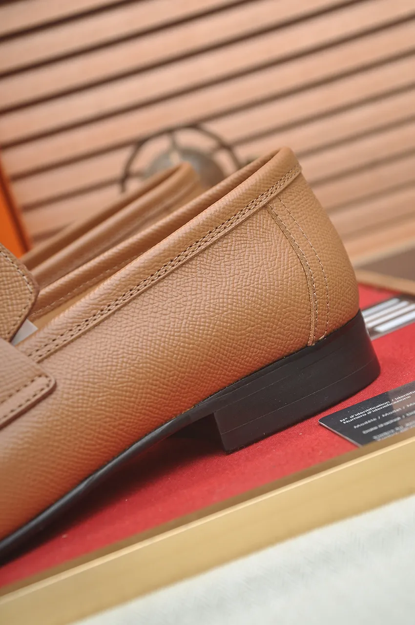Men's shoes💰540💶[HERMES] (cowhide lining)🍀Italian top luxury🍀He does not pursue novel styles and gorgeous colors, but attracts the favor of successful men with his flawless, elegant and classic style. Formal leather shoes This very comfortable, simple and stable style allows you to easily match any style! The pattern is absolutely 1:1 refined from the original case, and we strive for excellence in materials, imported cowhide + cowhide lining💪💪💪extraordinary texture👍! .Code number: 39-45 (45 customized)
